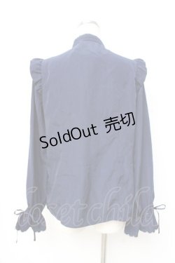 画像3: axes femme kawaii / リボンブローチ付肩フリルブラウス  紺 Y-25-09-16-019-AX-BL-SZ-ZY