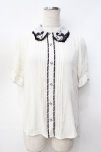 axes femme POETIQUE / ミッキー&ミニー刺繍襟半袖ブラウス  生成り Y-25-09-16-020-AX-BL-SZ-ZT285