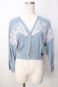 axes femme / モチーフレースショートカーデ M サックス Y-25-09-22-051-AX-TO-SZ-ZY