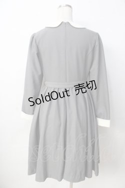画像2: an another angelus / ベルト付きクレリック衿ワンピース F グレー Y-25-09-22-111-CA-OP-SZ-ZY