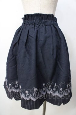 画像2: axes femme POETIQUE / ローズ刺繍スカラップスカート  紺 Y-25-09-22-142-AX-SK-SZ-ZY
