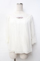 Fi.n.t / パンジー刺繍トップス  生成り Y-25-09-25-040-CA-TO-SZ-ZT285