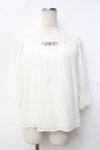 Fi.n.t / パンジー刺繍トップス  生成り Y-25-09-25-040-CA-TO-SZ-ZT285