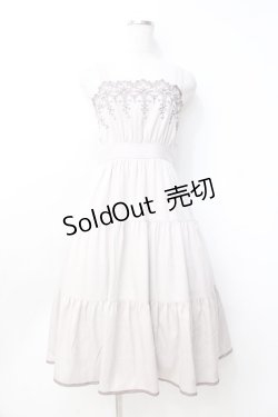 画像1: axes femme POETIQUE / スカラップ刺繍キャミワンピース  グレージュ Y-25-09-25-102-AX-OP-SZ-ZY