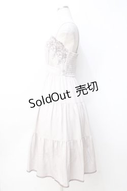 画像2: axes femme POETIQUE / スカラップ刺繍キャミワンピース  グレージュ Y-25-09-25-102-AX-OP-SZ-ZY