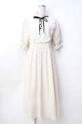 m petit by misako / 梨地水玉切り替えワンピース  生成り Y-25-09-25-110-LO-OP-SZ-ZT309