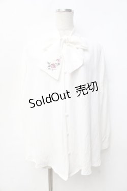 画像1: axes femme / 刺繍入りリボンロングブラウス  白 Y-25-09-25-025-AX-BL-SZ-ZI