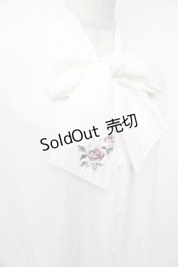 画像3: axes femme / 刺繍入りリボンロングブラウス  白 Y-25-09-25-025-AX-BL-SZ-ZI