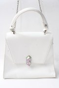 axes femme POETIQUE / 蛇モチーフ金具バッグ  白 Y-25-09-29-060-AX-BG-SZ-ZY