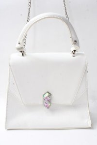 axes femme POETIQUE / 蛇モチーフ金具バッグ  白 Y-25-09-29-060-AX-BG-SZ-ZT500
