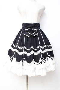 Angelic Pretty / スカラップドーリィスカート  黒×白 Y-25-09-29-148-AP-SK-SZ-ZY