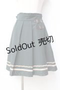 axes femme / サイドベルトプリーツスカート  グリーン Y-25-09-29-165-AX-SK-SZ-ZY