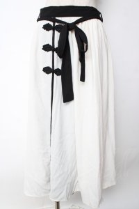 axes femme / チャイナボタンバイカラースカート  白 Y-25-10-03-156-AX-OP-SZ-ZI
