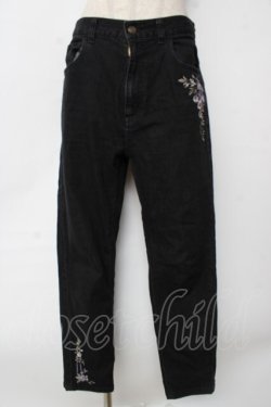 画像1: axes femme / 薔薇刺繍デニムパンツ  黒 Y-25-10-03-174-AX-PA-SZ-ZY