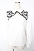 axes femme / ローズチャーム付トップス F 白 Y-25-10-13-030-AX-TO-SZ-ZY