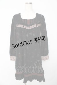 axes femme / 結晶柄ニットワンピース  黒 Y-25-10-16-136-AX-OP-SZ-ZI