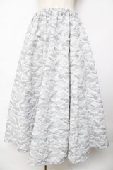 h.NAOTO / 総シルエット柄フロッキーロングフレアスカート F グレー Y-25-10-16-165-HN-SK-SZ-ZY