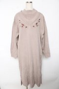 axes femme / 刺繍入りレイヤード風ニットワンピース M ベージュ Y-25-10-18-175-AX-OP-SZ-ZY