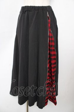 画像1: KMK / 切替チェックレイヤードプリーツスカート  黒×赤 Y-25-10-18-190-PU-SK-SZ-ZY