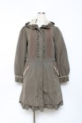 axes femme / パール付きフリルモッズコート M カーキ Y-25-10-25-100-AX-CO-SZ-ZY