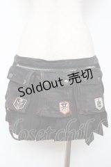 HN+nois / プリーツボディポーチ  黒×赤 Y-25-10-28-038-HN-ZA-SZ-ZY