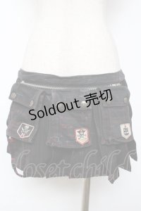 HN+nois / プリーツボディポーチ  黒×赤 Y-25-10-28-038-HN-ZA-SZ-ZY