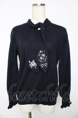 画像1: axes femme / フラワー刺繍ボウタイニット  紺 Y-25-11-01-048-AX-TO-AS-ZY