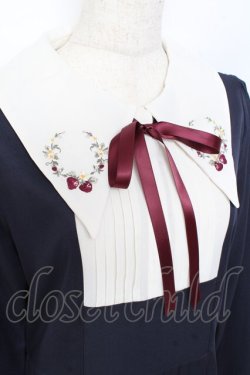 画像4: axes femme / ストロベリー刺繍ワンピース F 紺 Y-25-11-05-124-AX-OP-SZ-ZY