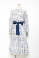 axes femme / 扉と街灯柄ワンピース F サックス Y-25-11-05-126-AX-OP-SZ-ZY