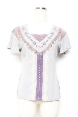 画像1: Ozz oneste / 刺繍入りフロントレーストップス  グレー Y-25-11-05-139-OO-TO-SZ-OS (1)