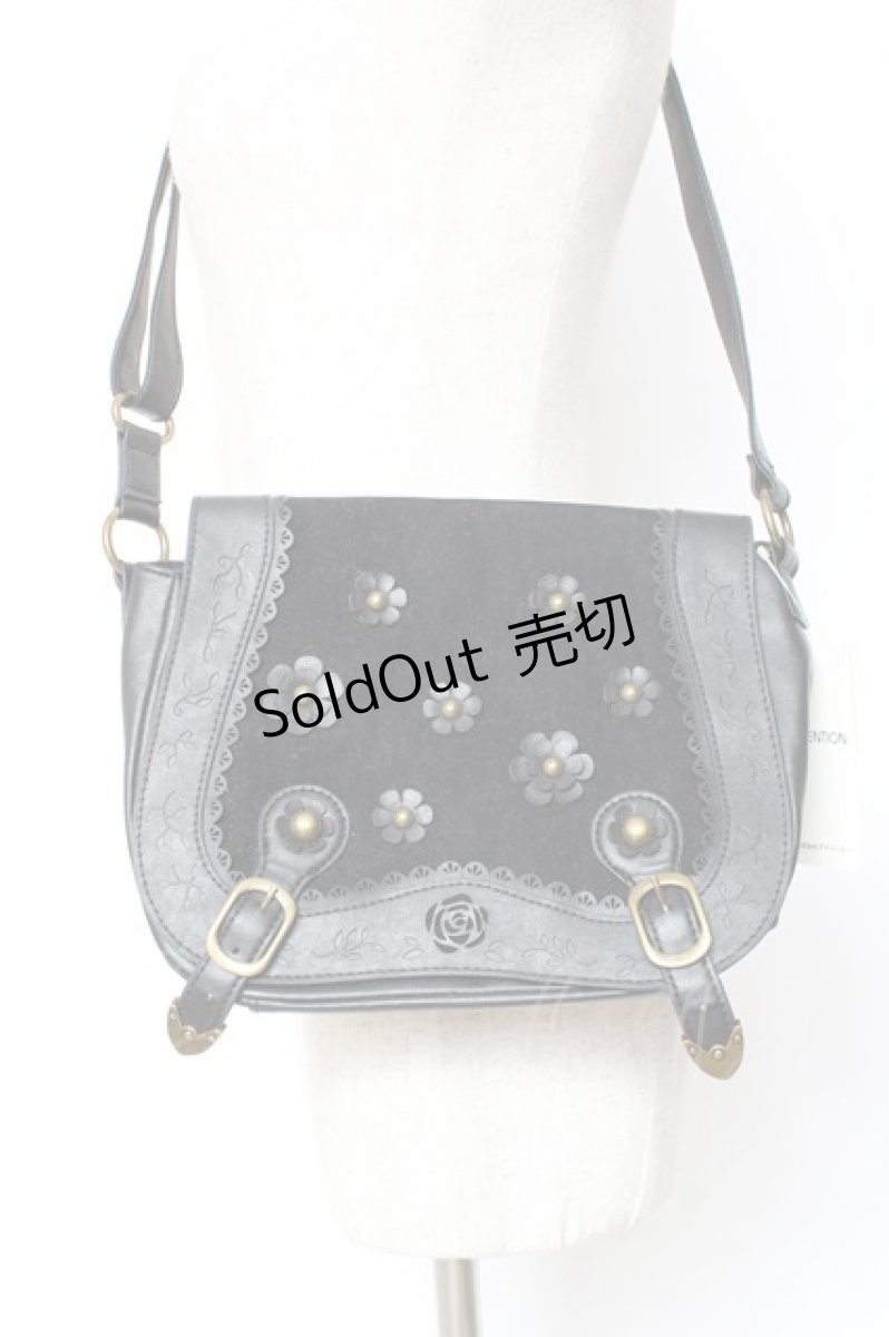画像2: 【SALE】axes femme / お花付きショルダーバッグ  黒 Y-25-11-05-025-AX-BG-SZ-ZT273 (2)