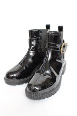 画像1: 【SALE】axes femme / ベルトデザインエナメルブーツ M 黒 Y-25-11-09-058-AX-SH-SZ-ZTK001 (1)