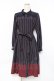 画像1: axes femme / ブローチ付バイカラーワンピース  紺 Y-25-11-09-103-AX-OP-SZ-ZY (1)