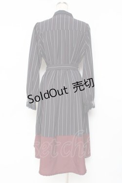 画像2: axes femme / ブローチ付バイカラーワンピース  紺 Y-25-11-09-103-AX-OP-SZ-ZY