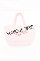 Maison de FLEUR / いちご刺繍サイドポケットトートバッグ  ピンク Y-25-11-22-017-LO-BG-SZ-ZY