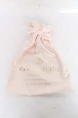 Maison de FLEUR / ロゴプリント巾着  ピンク Y-25-11-22-020-LO-ZA-SZ-ZT487