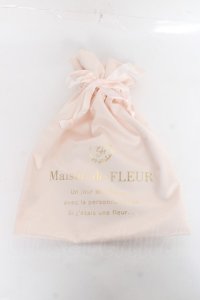 Maison de FLEUR / ロゴプリント巾着  ピンク Y-25-11-22-020-LO-ZA-SZ-ZT487