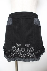 HONEY / 後ろバッスルバタフライ刺繍スカート  黒 Y-25-11-22-261-HN-SK-SZ-ZY