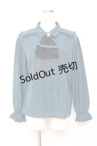 axes femme / カメオ×ジャボブローチ付ブラウス  グリーン Y-25-11-26-045-AX-BL-SZ-ZY