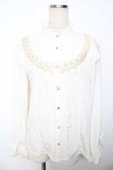 axes femme kawaii / リボンブローチ付肩フリルブラウス M 生成り Y-25-11-30-056-AX-BL-SZ-ZY