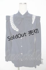 axes femme kawaii / リボンブローチ付肩フリルブラウス M 紺 Y-25-11-30-057-AX-BL-SZ-ZY