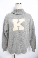 KANEKO ISAO / ロゴハイネックニット F グレー Y-25-11-30-133-EL-TO-SZ-ZY