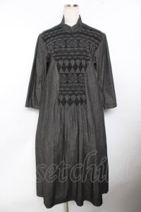 powder / 刺繍入りソフトデニムロングワンピース F 黒 Y-25-11-30-164-LO-OP-SZ-ZY