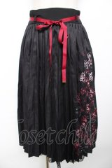 axes femme / 彼岸花柄プリーツスカート F 黒 Y-25-11-30-216-AX-SK-SZ-ZI