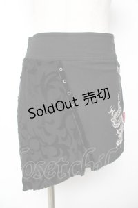 Ozz On / 龍刺繍アシメスカート  黒 Y-25-12-01-129-OO-SK-SZ-ZY