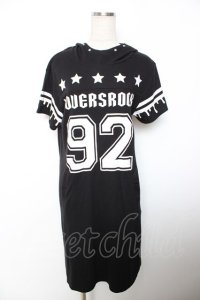 LOVER'S ROCK / ナンバープリントフードカットワンピース F 黒 Y-25-12-04-104-PU-OP-SZ-ZY