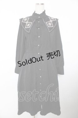 画像1: axes femme / 刺繍襟ワンピース F 黒 Y-25-12-04-126-AX-OP-SZ-ZI