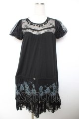 GRAMM / プリント裾レースカットワンピース  黒 Y-25-12-04-169-HN-OP-SZ-ZY