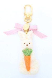 Q-pot. / ミルクなうさぎクッキーキーチャーム  ミルク Y-25-12-04-016-QP-AC-SZ-ZY
