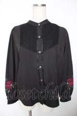 axes femme / 袖刺繍×ヨークレースブラウス F 黒 Y-25-12-05-064-AX-BL-SZ-ZY